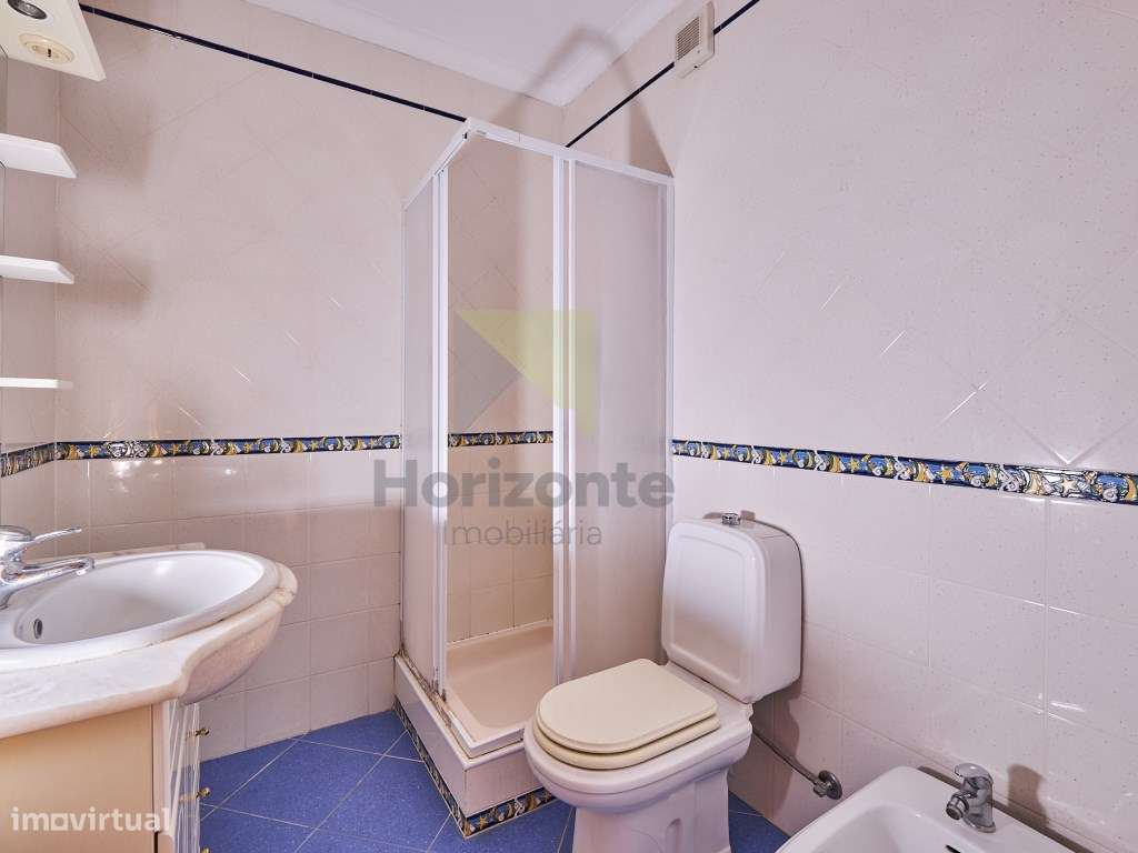 Moradia T4 com Excelente Localização-11