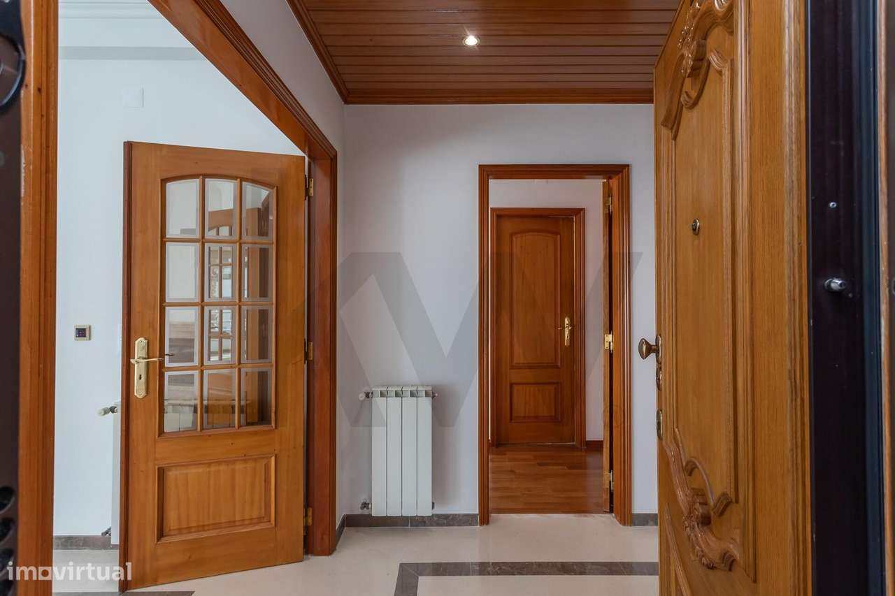 Excelente T3 em Paço de Arcos com: Garagem; Arrecadação; - Grande imagem: 4/31