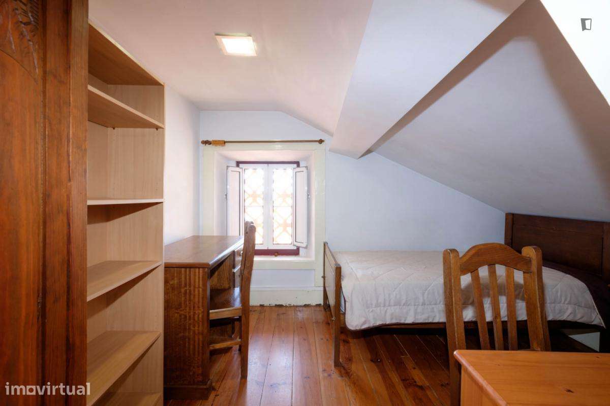 Quarto - localizado em Montes Claros Coimbra - Grande imagem: 5/10