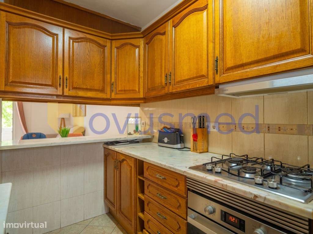 Apartamento T2 totalmente remodelado em zona central nas Ferreiras-7