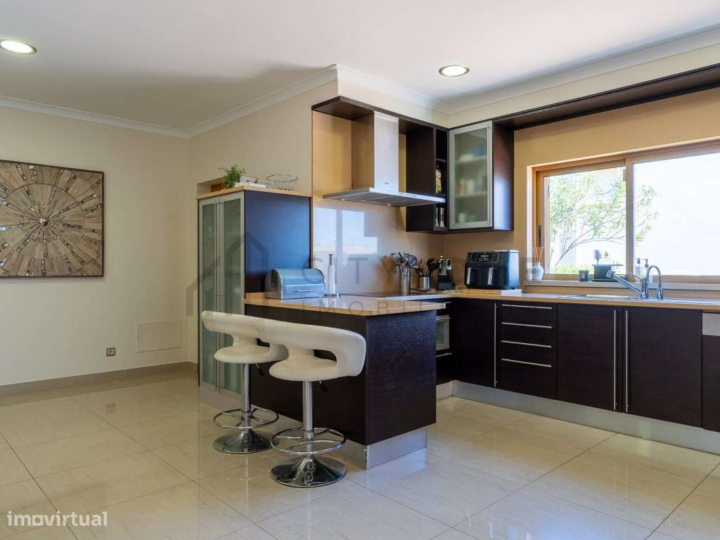 Moradia T5 contemporânea com Piscina e vista Mar na Galé em Albufeira-6