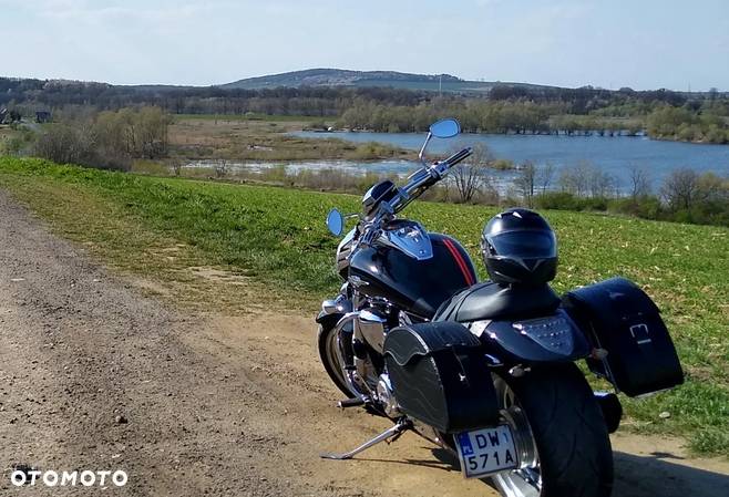 Suzuki Intruder - 3