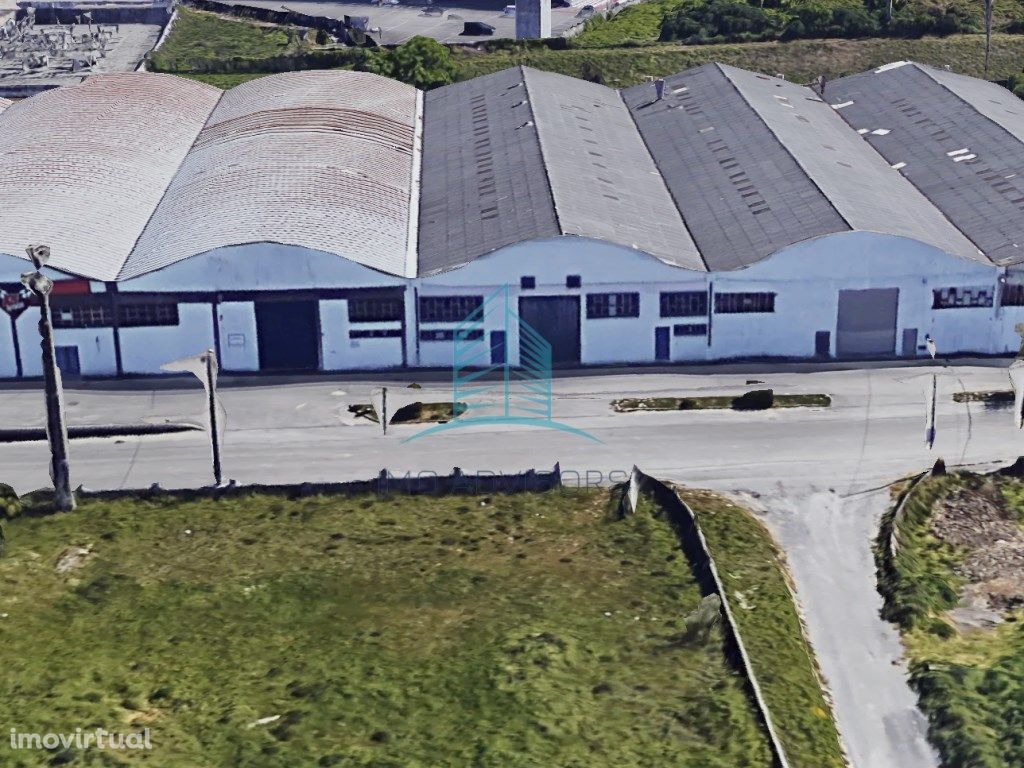 Armazém na Maia- situado na zona industrial em Alfena