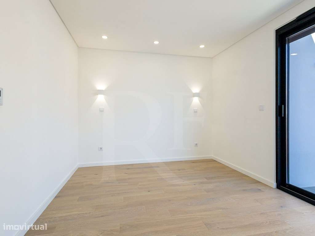 T3 Duplex a estrear com terraços e piscina no Estoril-16