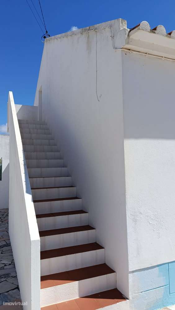 Moradia T9 Isolada com Jardim em Sagres-26