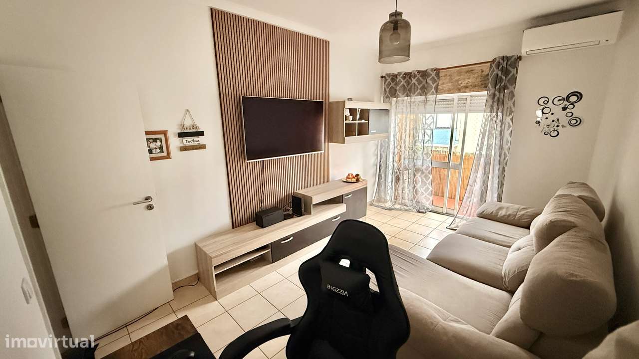 Apartamento T2 espaçoso com 2 varandas, próximo de tudo!-2