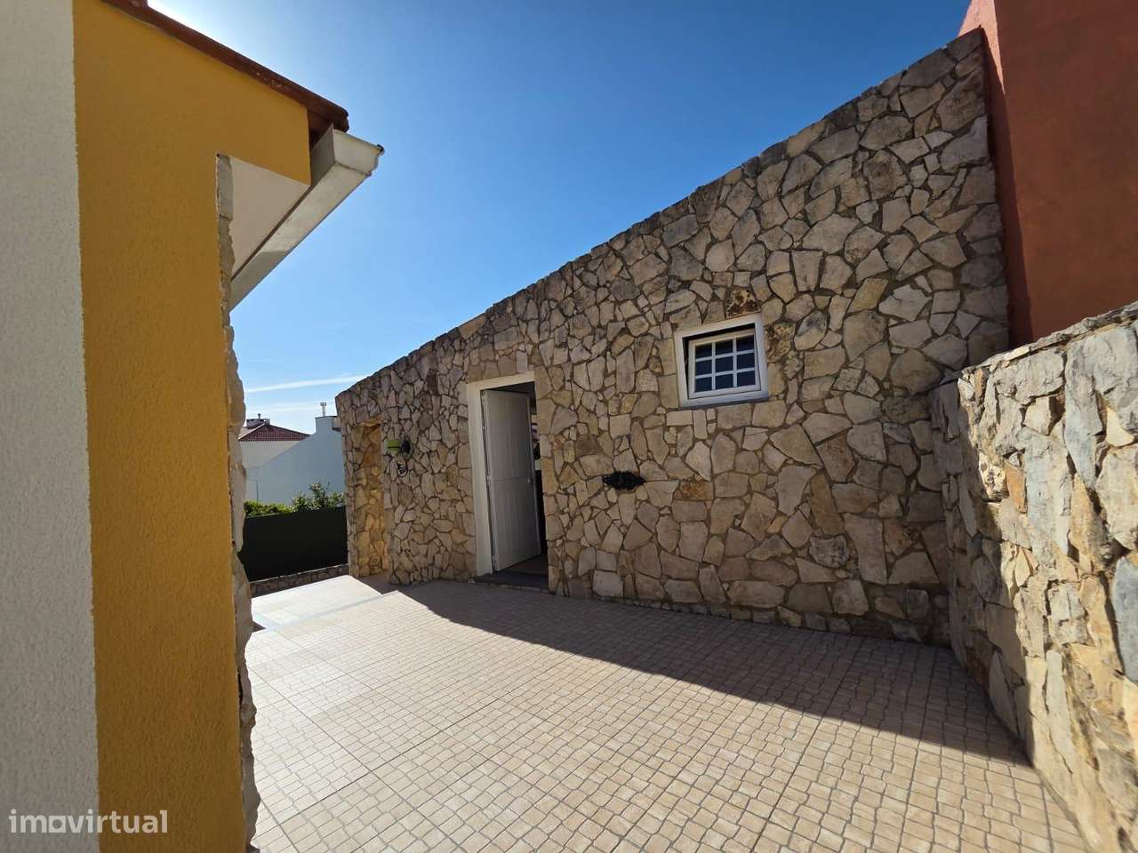 Moradia T2+1 com Anexo Independente, Jardim e Garagem – Rinchoa-9