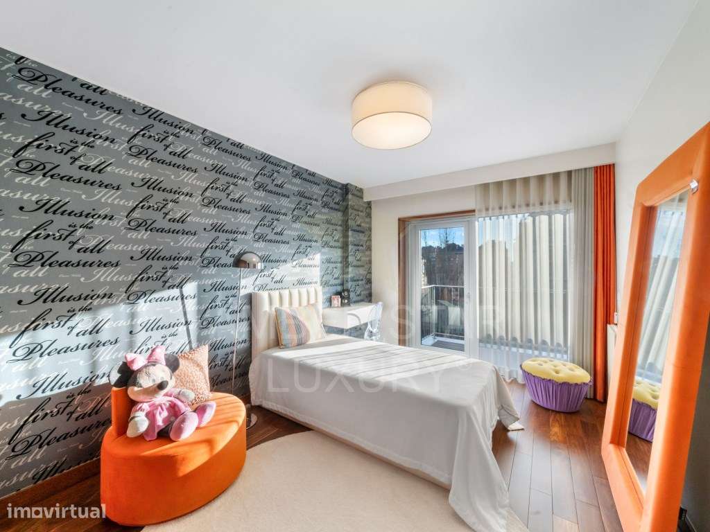 Apartamento T4 como novo, em condomínio de alto padrão-12