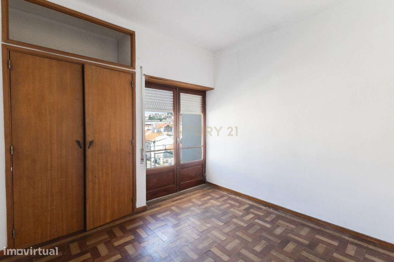 T2 com Sótão no Bairro Norton de Matos-16