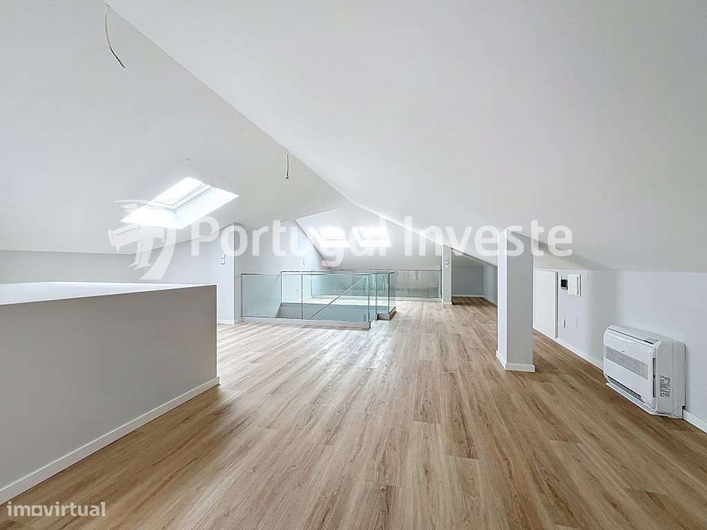 Sublime Duplex T4 com Mezanino no centro de Carcavelos-40