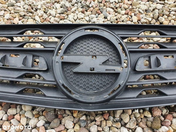 Grill atrapa Opel Vivaro C Zafira D rok 19- - 3