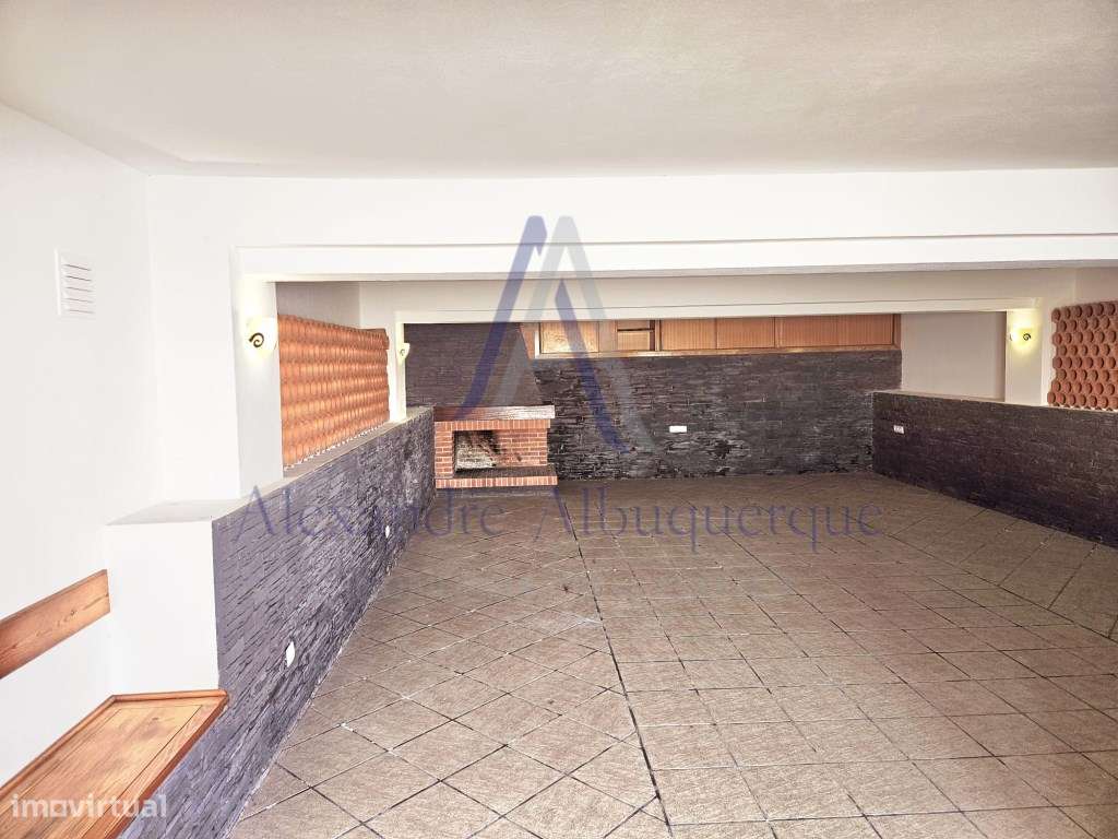 Moradia Isolada com Piscina T3+2-29