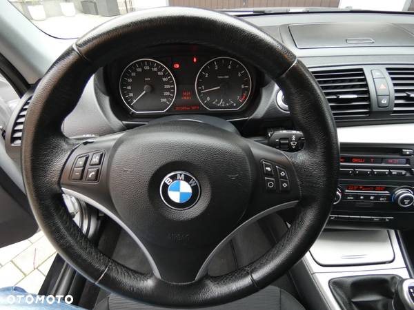 BMW Seria 1 116i - 24