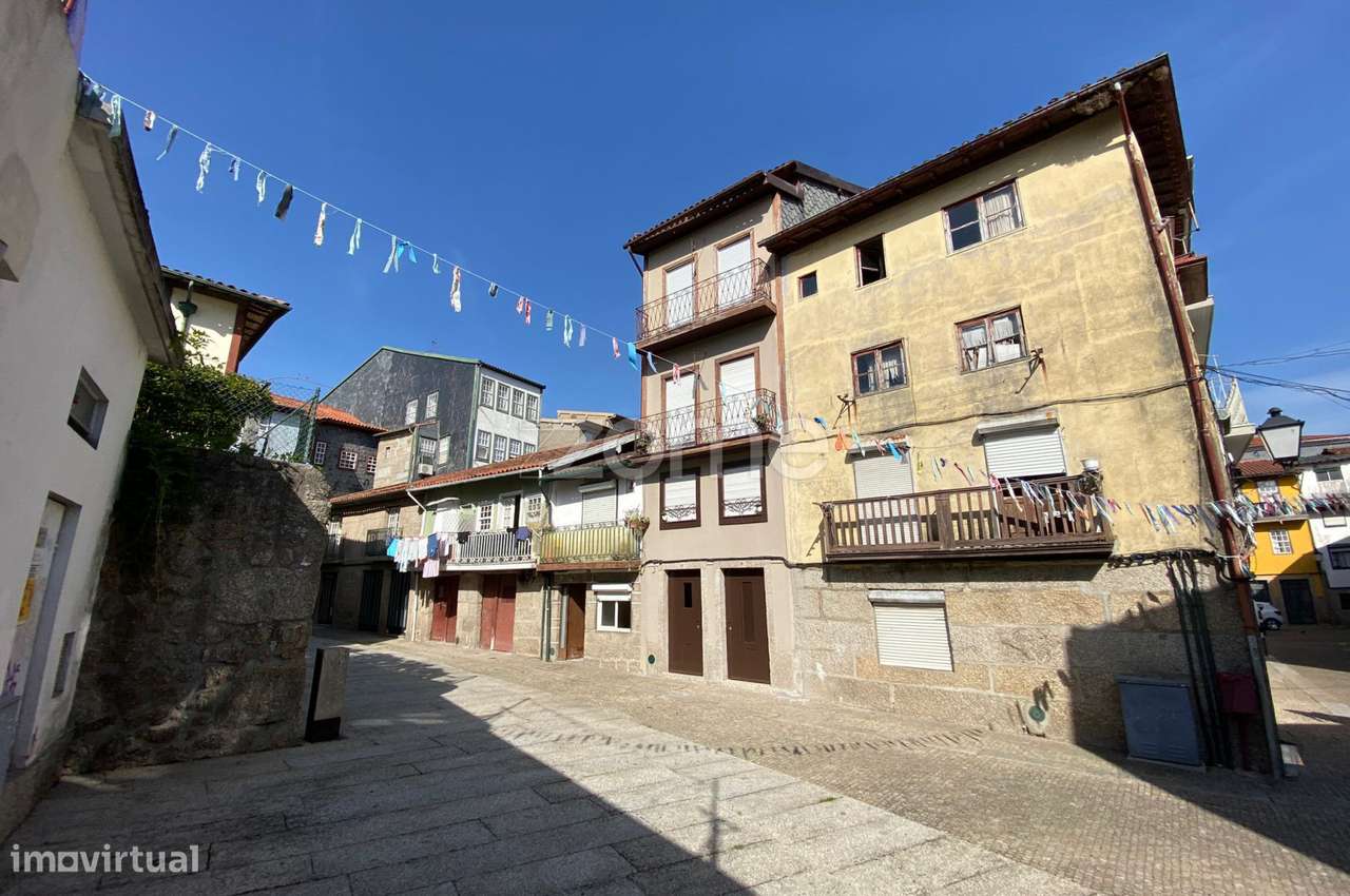 Prédio com projeto aprovado no Centro Histórico de Guimarães - Grande imagem: 4/15
