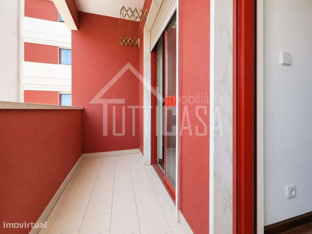 Apartamento T2 com elevador e parqueamento no Algueirão-2