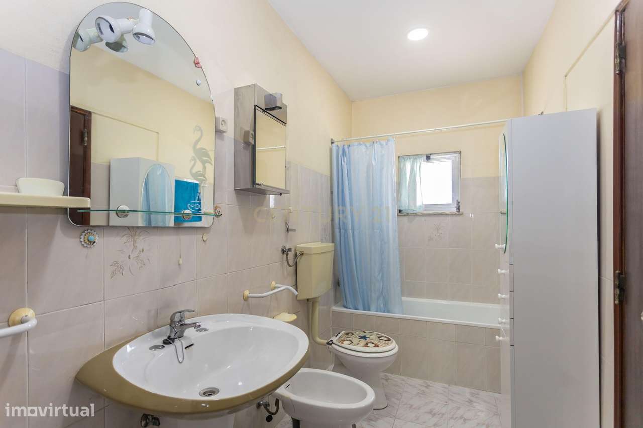Moradia T2 com Terreno 7600m2 em Tomar-16
