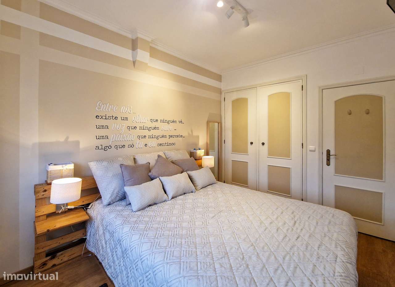 Moradia de 4+1 assolhadas - Muito estimada e pronta a habitar.-10