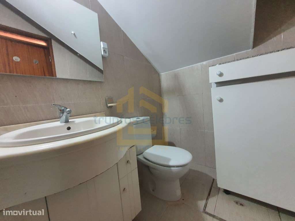 Andar-Moradia T3 duplex com lugar de garagem no exterior a e Terraç...-6