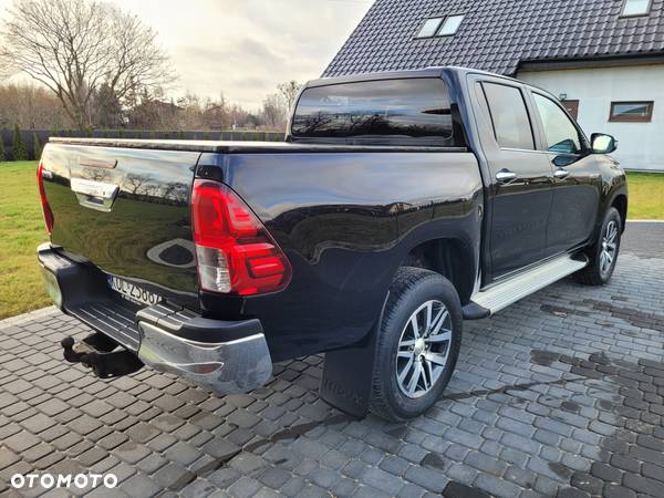 Toyota Hilux 2.4 D-4D Double Cab SR 4x4 - 5