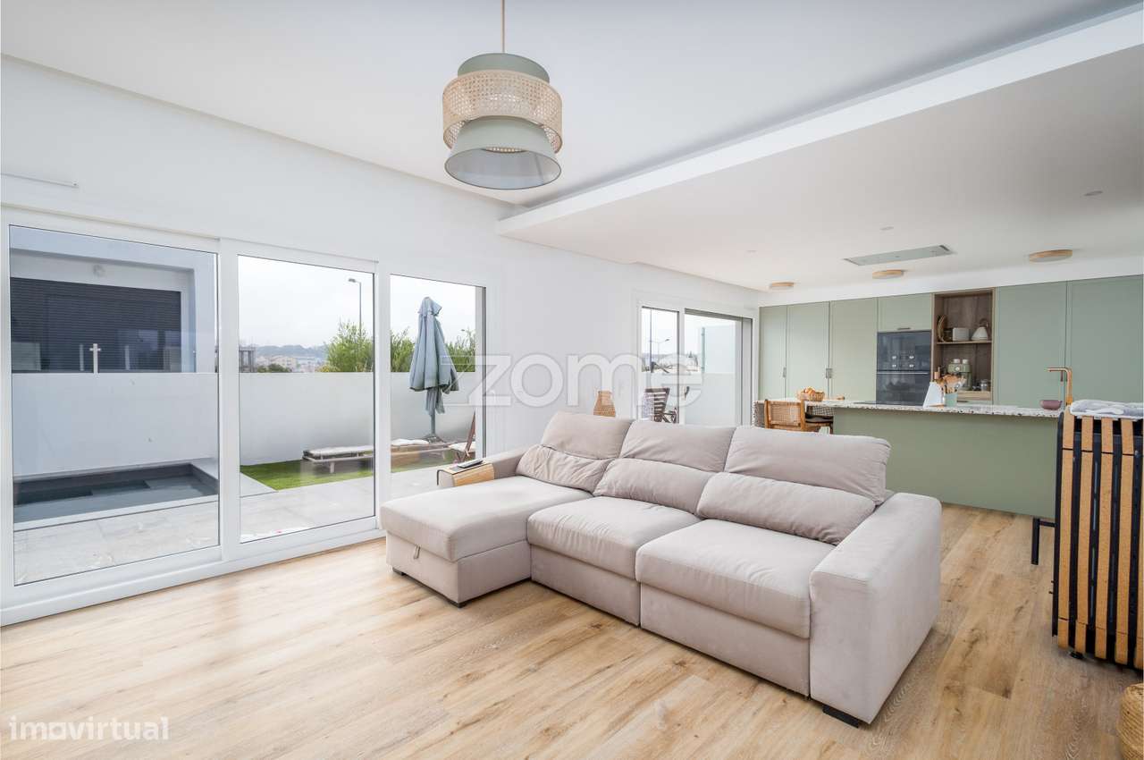 Moradia T3 com piscina na Sobreda-9