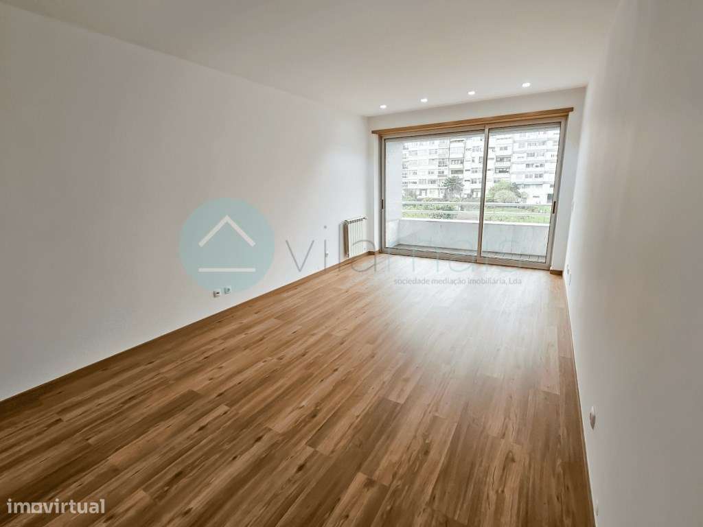 Apartamento T1 Como novo - Grande imagem: 2/15