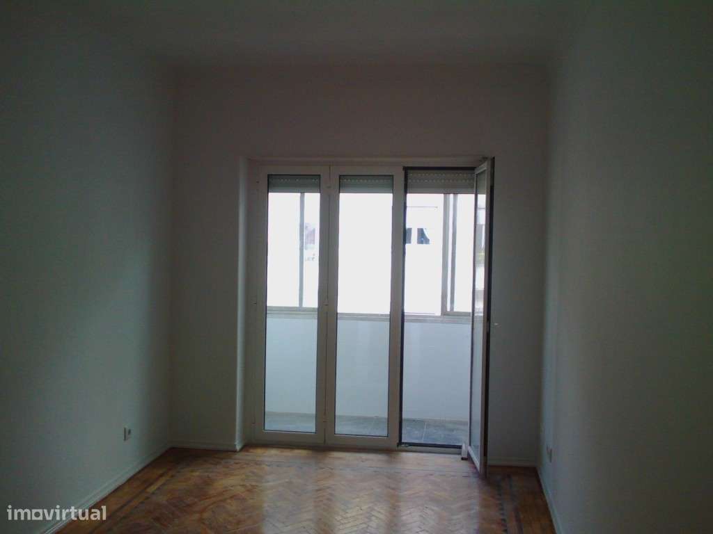 ARROIOS - T1 com boas áreas - Grande imagem: 2/7