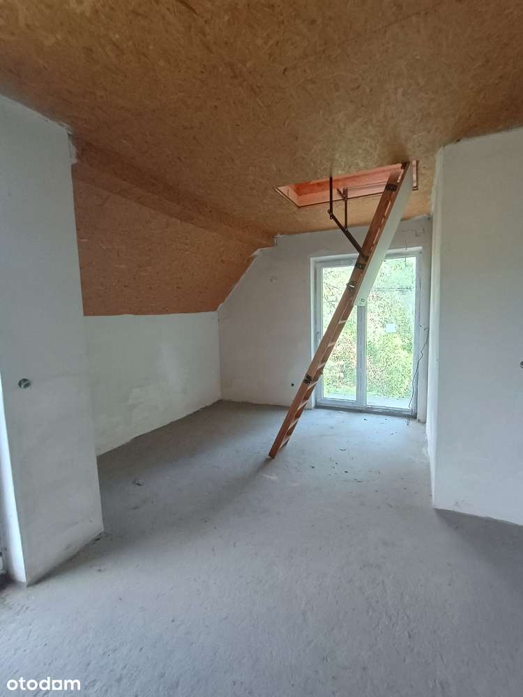 Dom z potencjałem w cichym miejscu-8