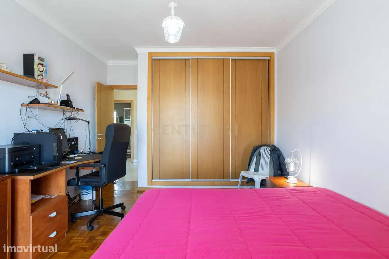 Moradia T3 com piscina e amplo espaço exterior-24