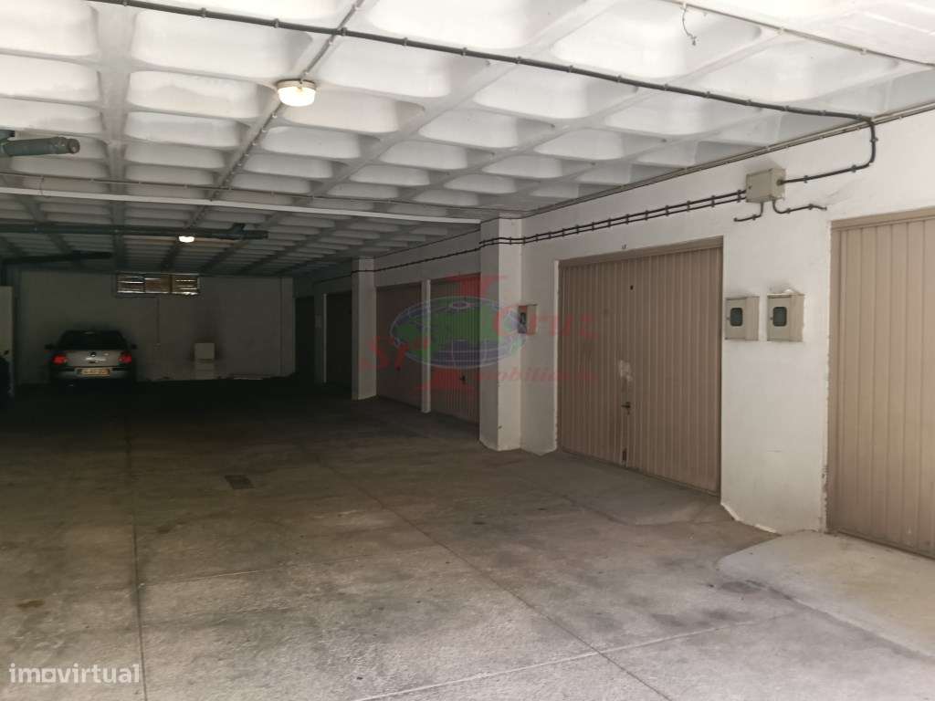 T4 com garagem Junto Piscinas Celas-20