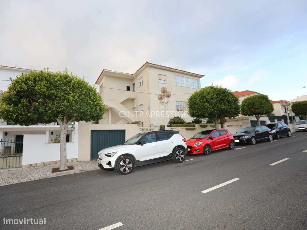 Moradia no Centro de Mafra com 2 Pisos e 2 Garagens.-33