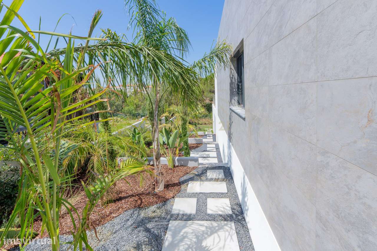 Moradia premium em Cascais onde o luxo e a natureza se encontram-42