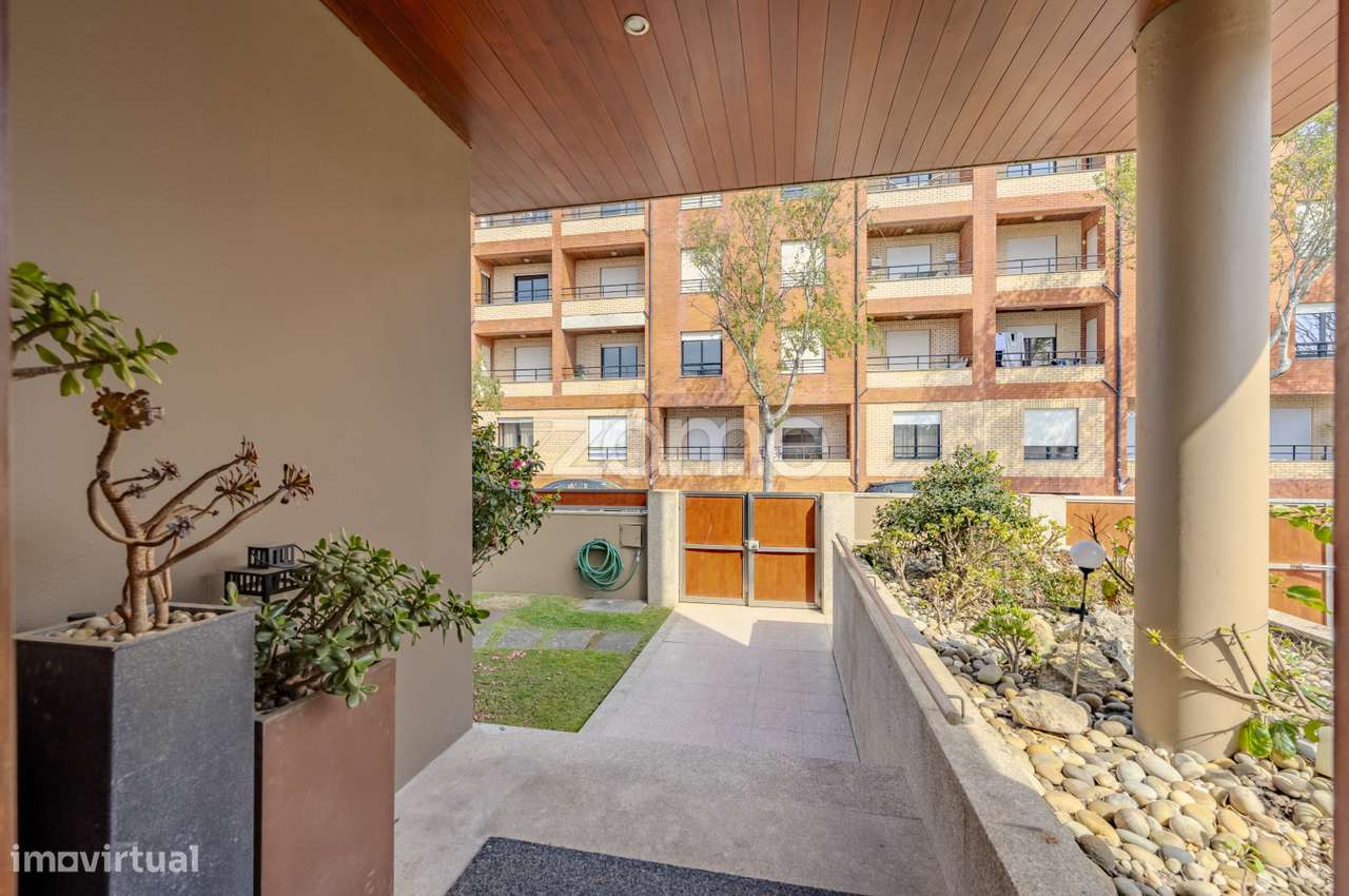 Moradia T5 com Piscina, 4 Suites e Garagem para 4 Carros em Esposende-18