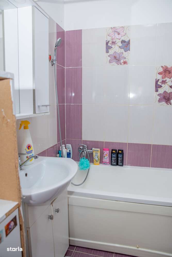 Apartament cu 3 camere în Apărătorii Patriei-9