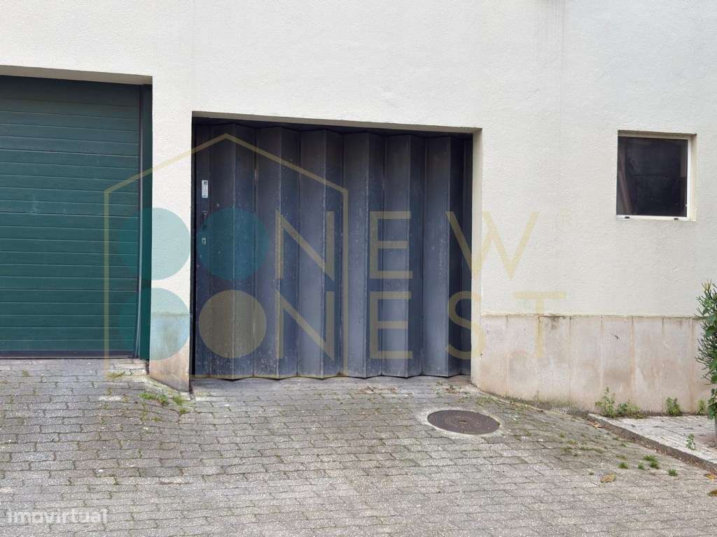 Garagem para 2 carros e arrumos nas Colinas de São Francisco Xavier...-3