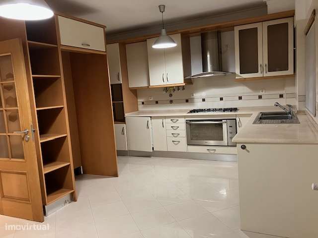 Lisboa Sul Almada Duplex T3 +1, com garagem-4