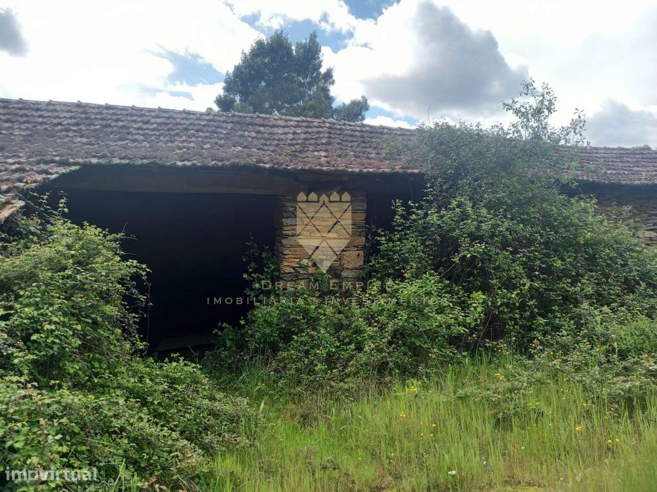 Moradia em Ruínas para Recuperar – Zona Tranquila com Potencial - Grande imagem: 4/8