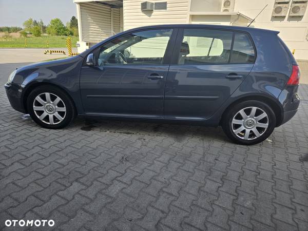 Volkswagen Golf - 6