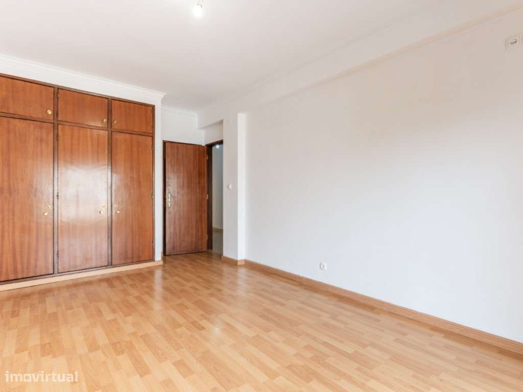 T3 remodelado e com grande arrecadação - Quinta da Fidalga, Agualva-10
