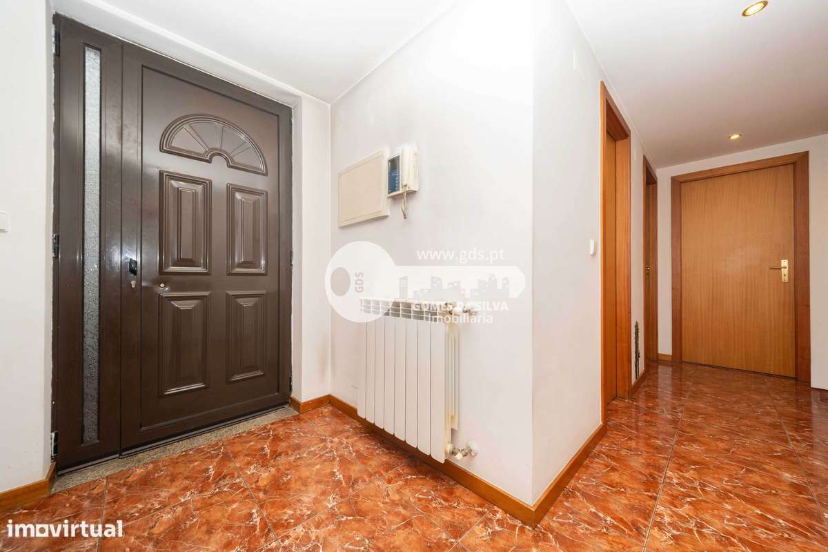 Moradia T4 com Piscina e Cativante Área Exterior - Grande imagem: 5/34