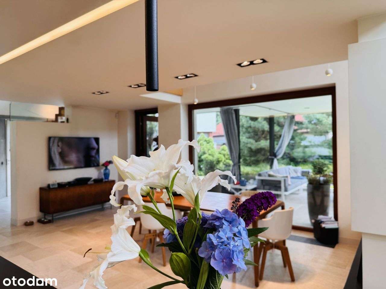 Nowoczesna willa w reprezentacyjnej okolicy. .-5