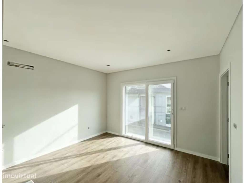 MORADIA T4 NOVA COM PISCINA - FERNÃO FERRO-6