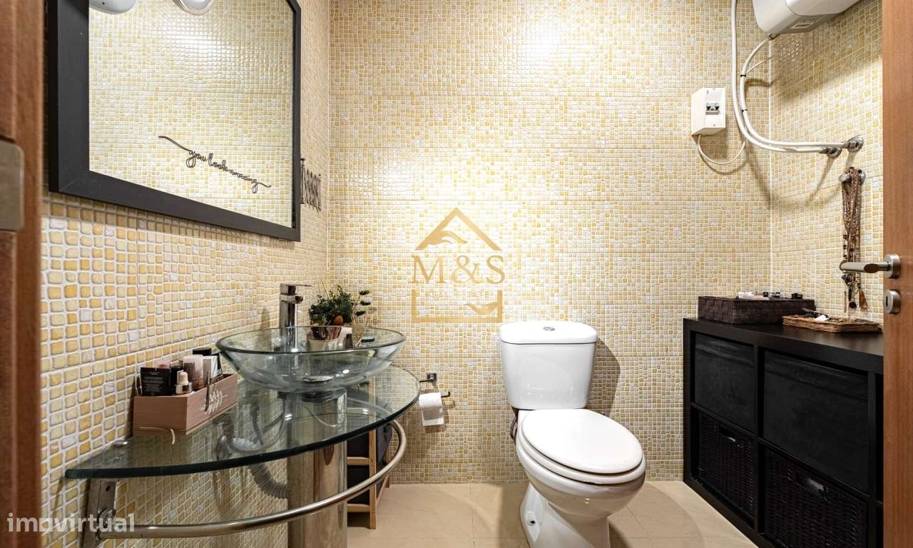 Apartamento T4 Remodelado, Terraço com 100m2,a 500Mts do Metro - Porto-13