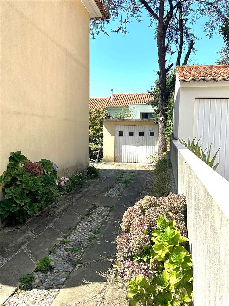 Moradia T4 com jardim em Aldoar, junto à Av. da Boavista e Parque da C - Grande imagem: 3/15