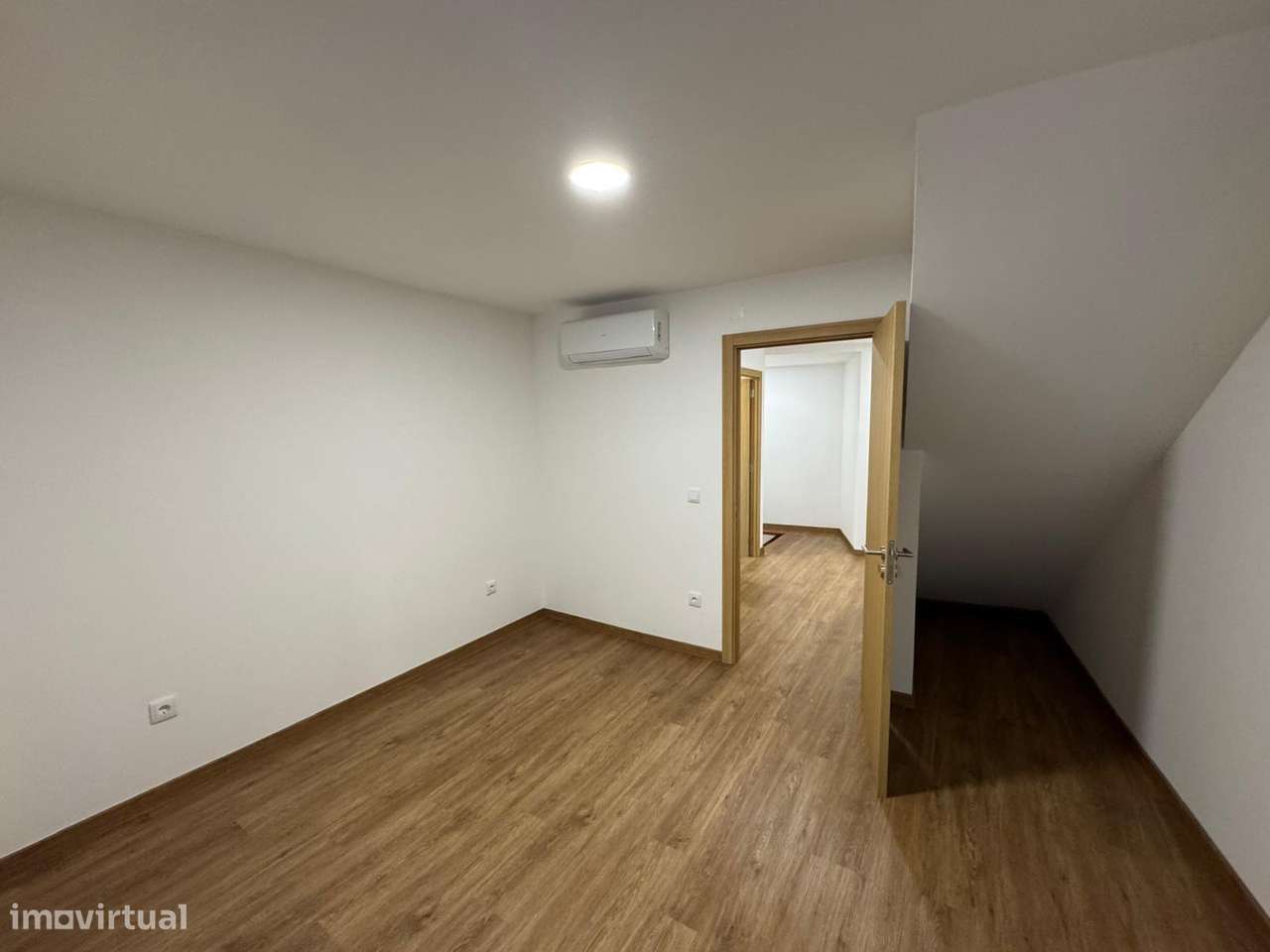 Moradia V4 - Grande imagem: 4/15