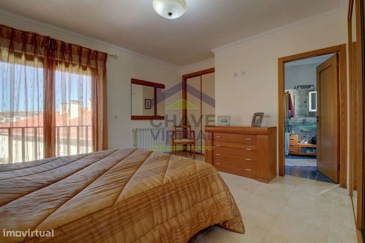 Apartamento T3 com Garagem e Arrecadação - Centro Lourinhã-22