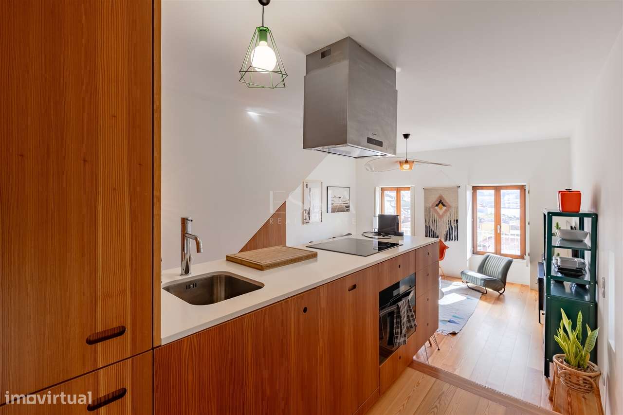 Apartamento T1 com Vista Rio na Alfândega do Porto-8