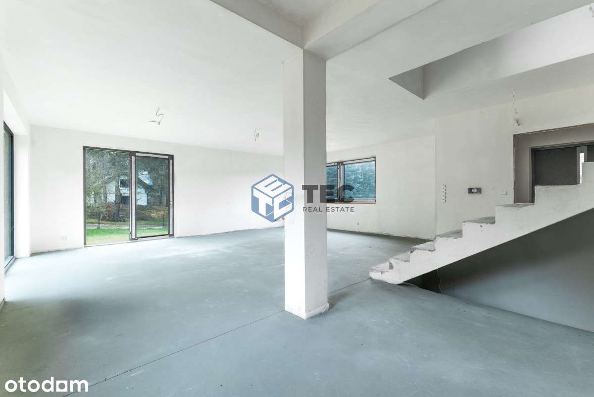 Dom wolnostojący z własnym lasem i działką 10 arów-12