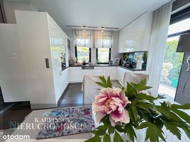 Luksusowy budynek jednorodzinny z piękną działką.-9