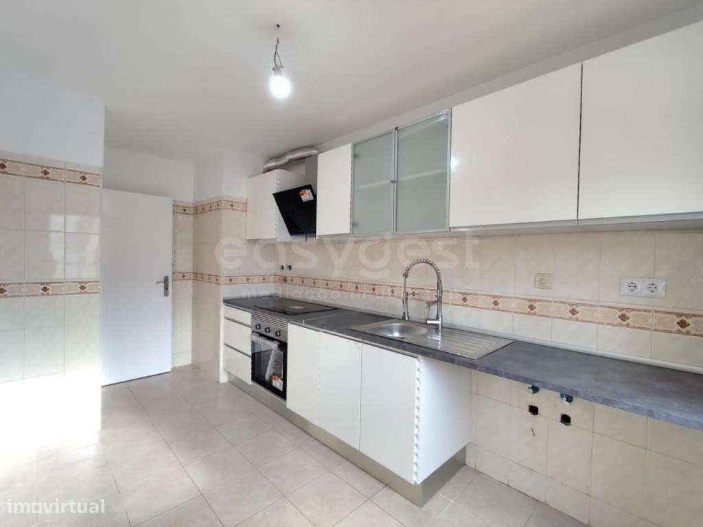 Apartamento T2 remodelado em predio cuidado na Tapada das Mercês - Grande imagem: 5/19