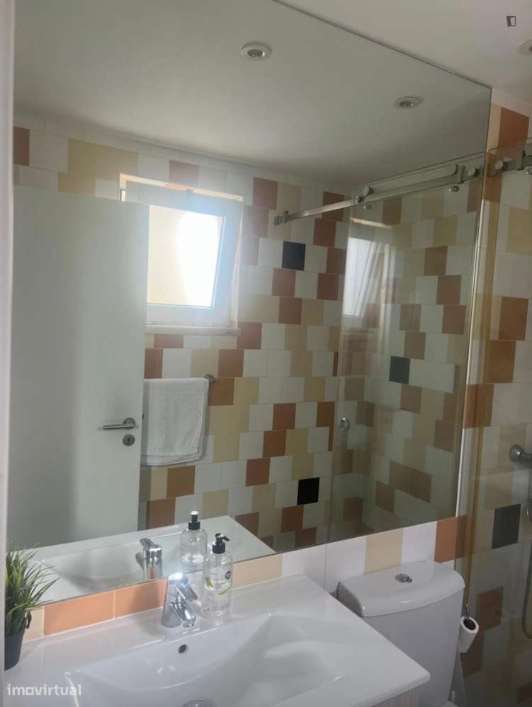 Quarto - localizado em Xabregas Lisbon - Grande imagem: 4/4